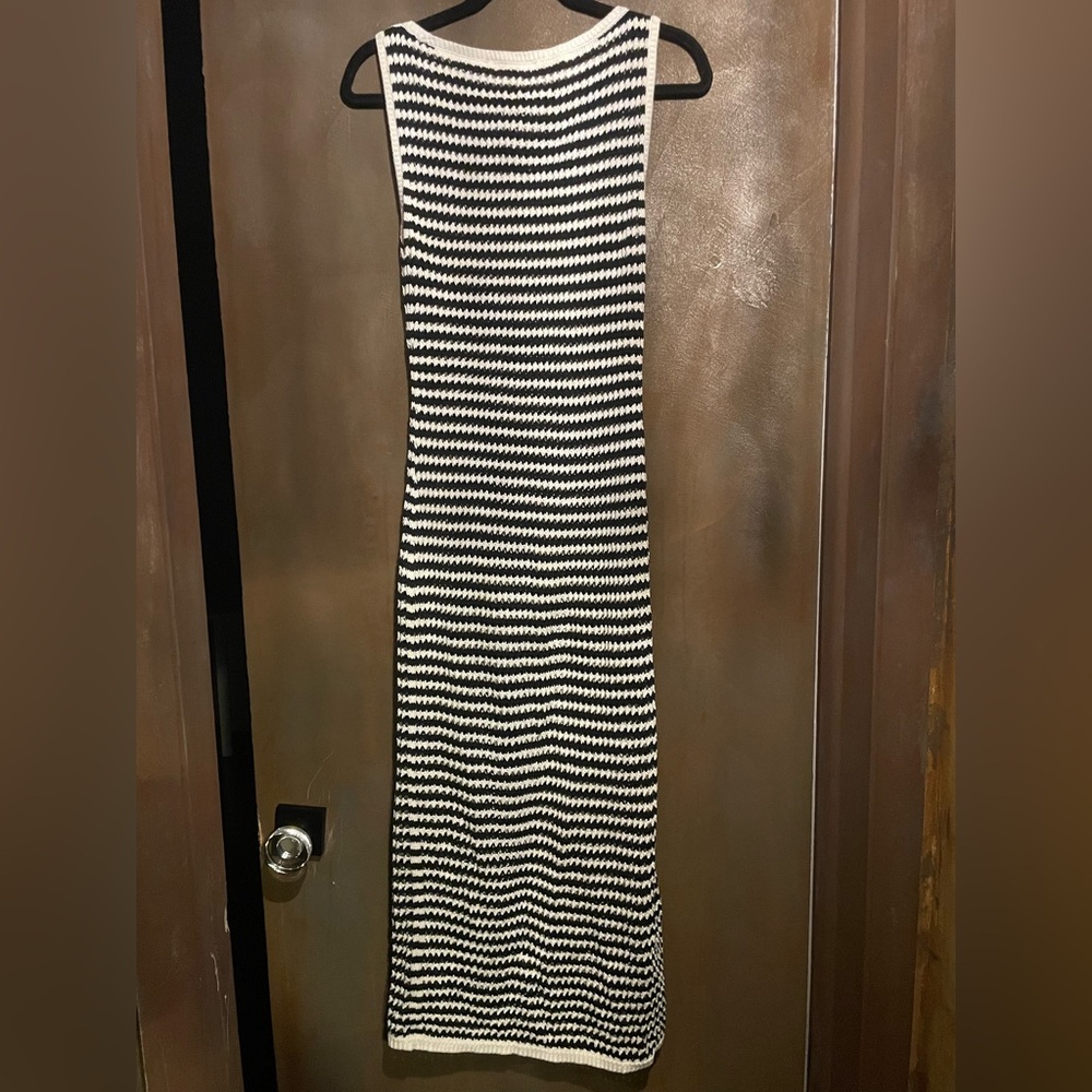 Abercrombie & Fitch Black and White Knit Maxi Dress - Picture 4 of 4